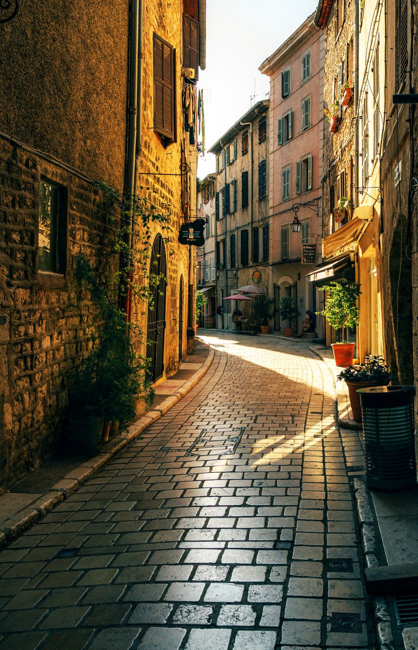 Afternoon sunlight illuminating an old stone facade in Provence